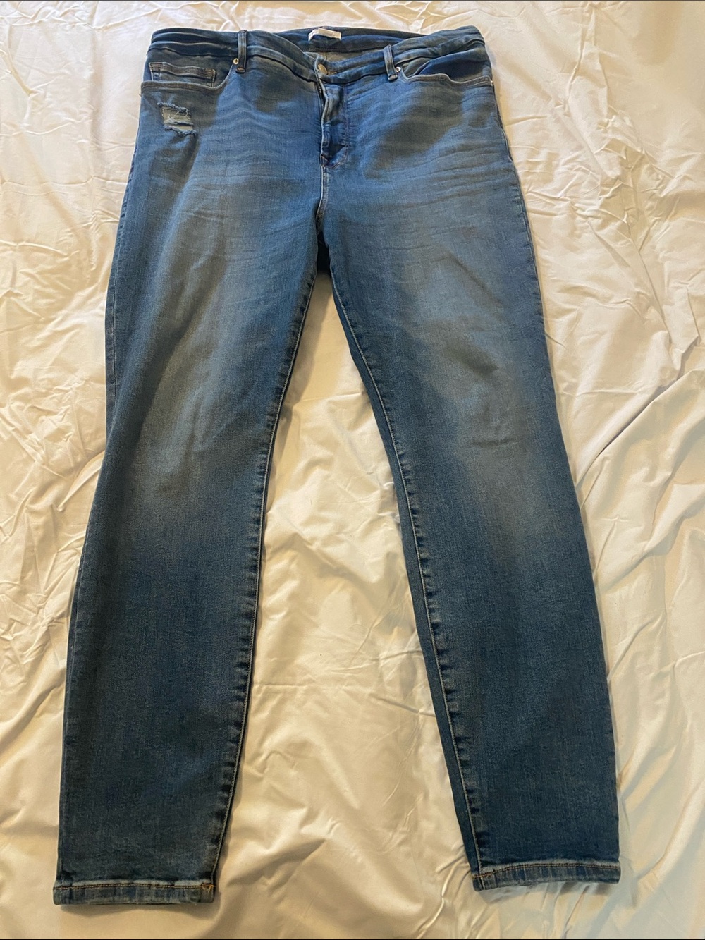 Women’s Skinny Jeans in Medium Blue Stretch Denim